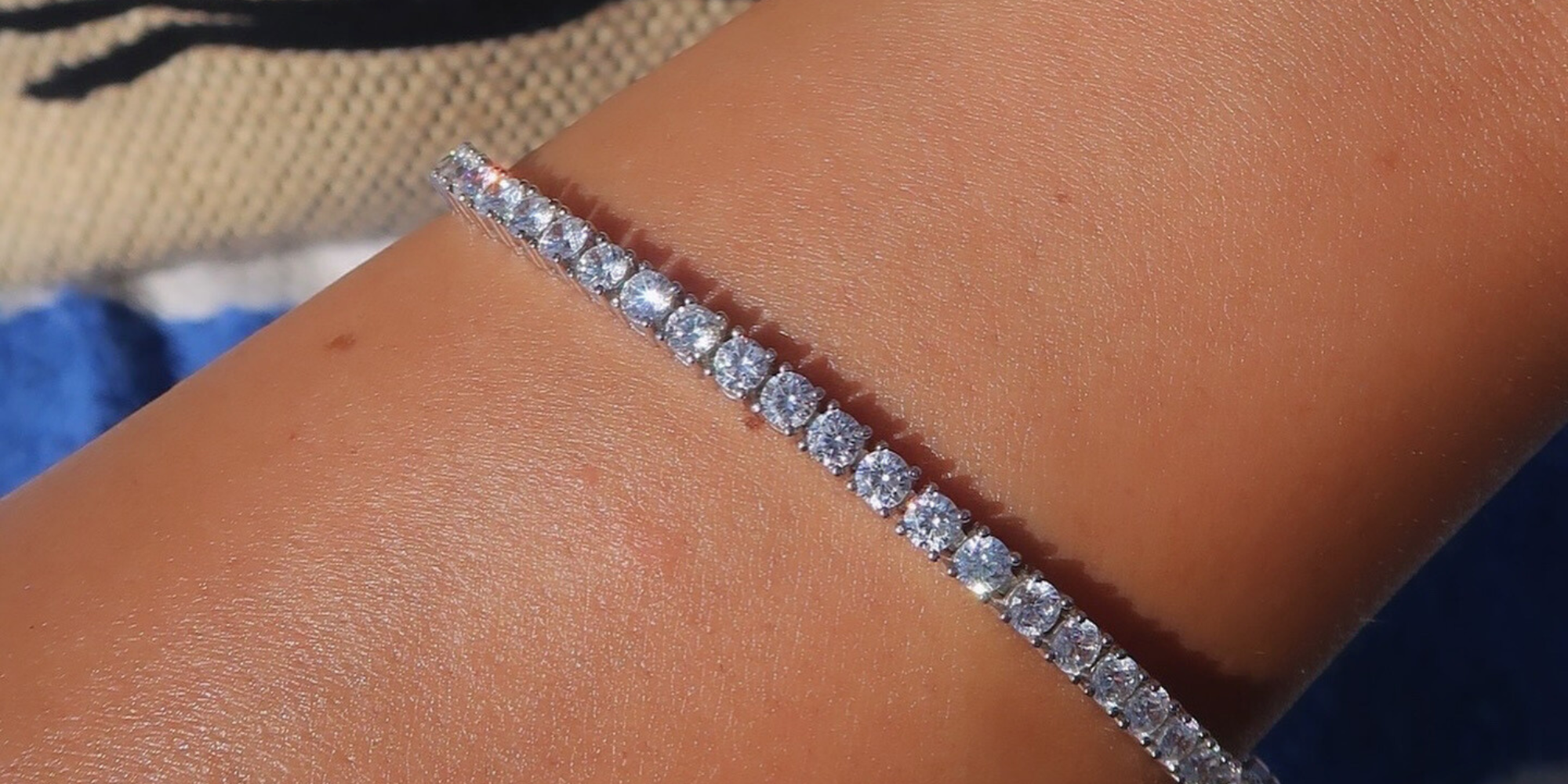 Das ikonische Tennisarmband: Zeitlose Eleganz mit Geschichte