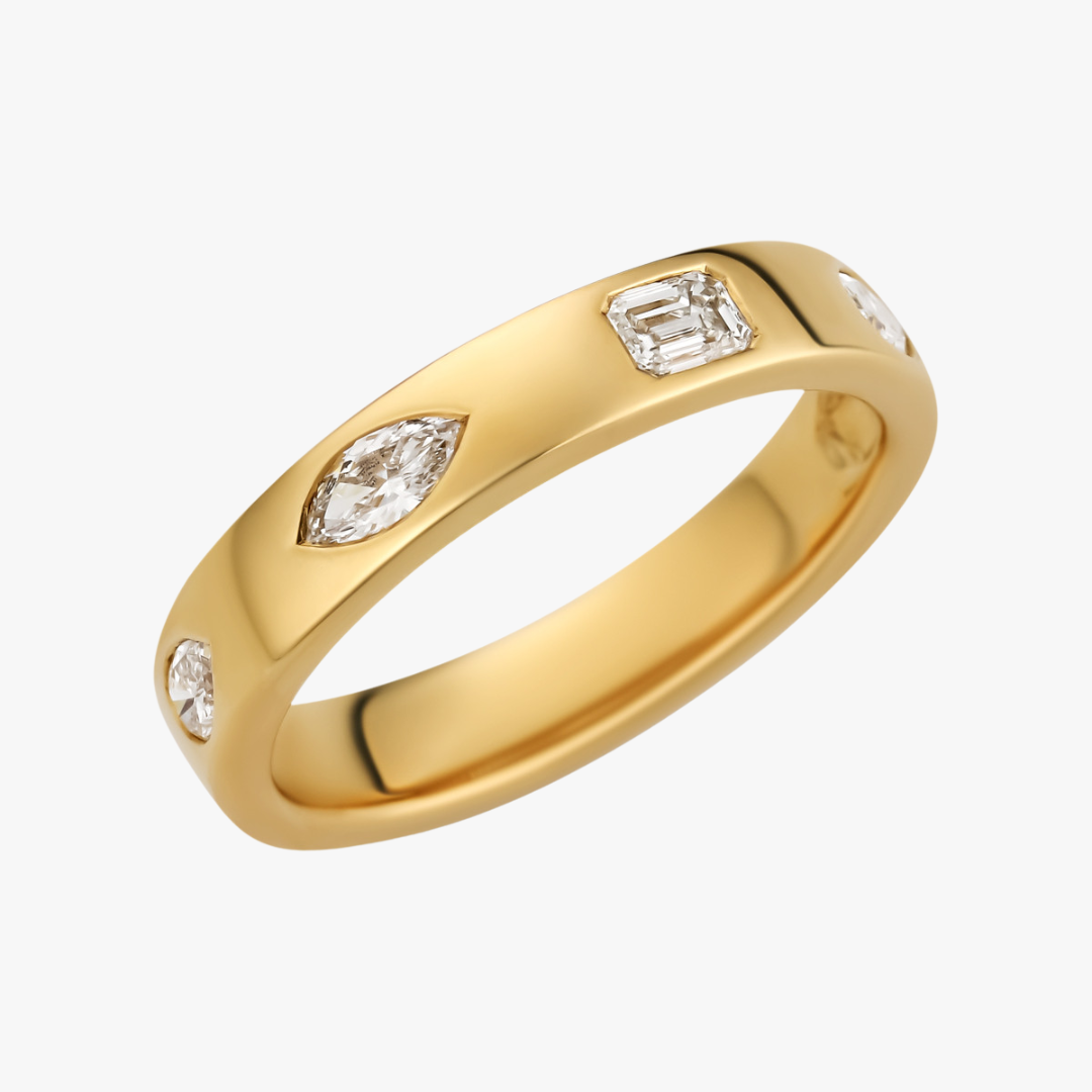 Diamond ring 14kt yellow gold with 4 diamonds in different cuts