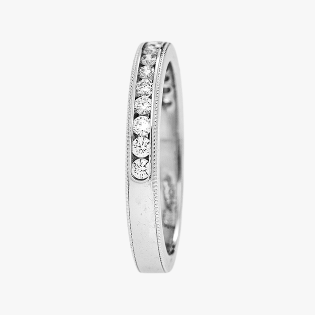 Ehering mit Diamanten in Weißgold