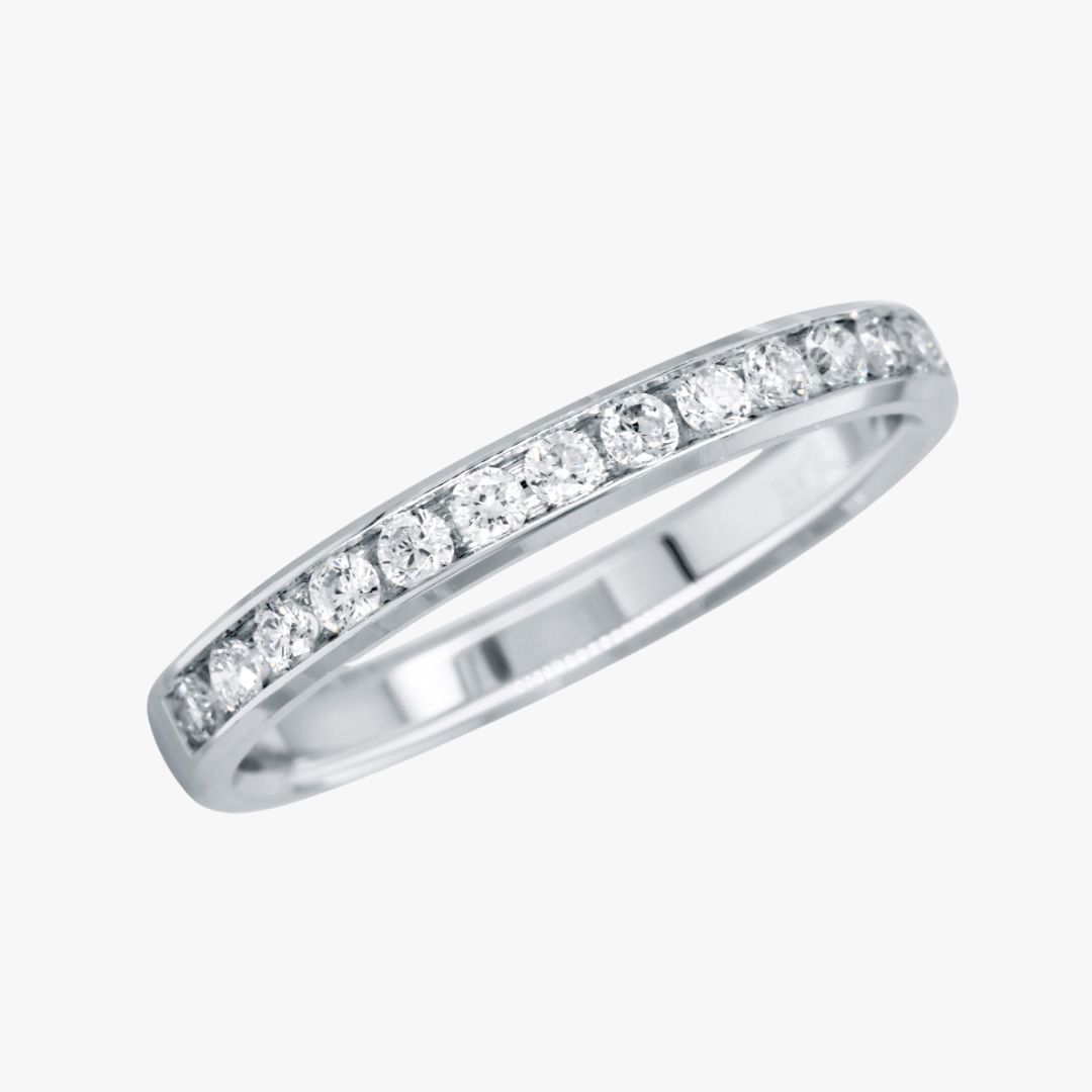 Ehering mit Diamanten in Weißgold