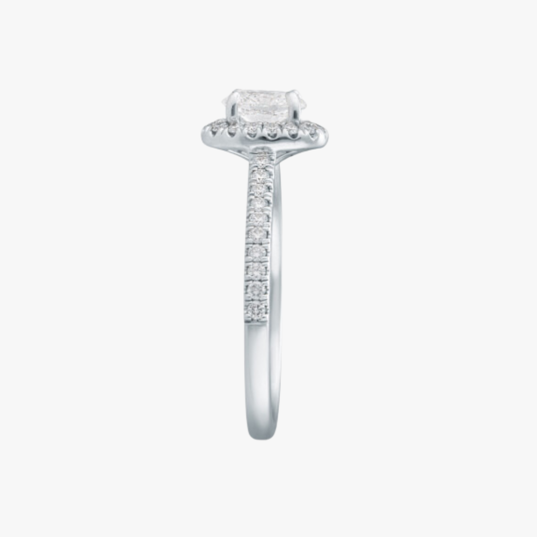 Ovaler Diamantring in Weißgold bei Barrys Juwelier