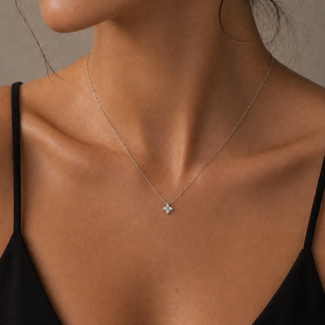 Elegante Halskette mit Natur Diamanten in Weißgold