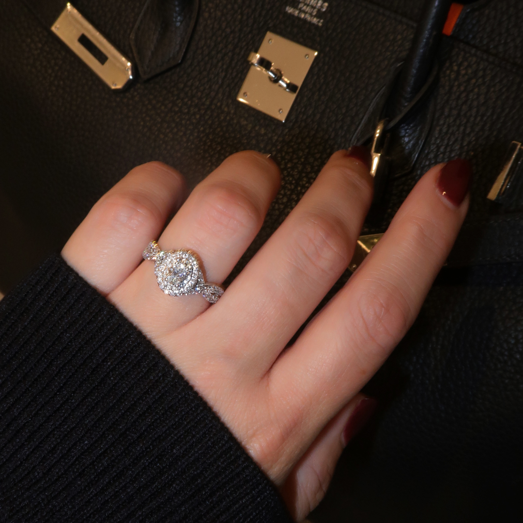 Oval Diamondring Maple Leaf Diamonds