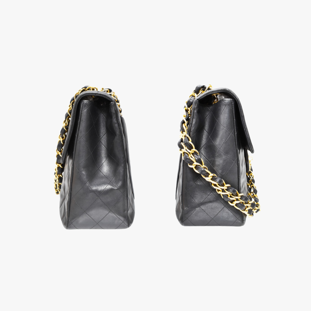 Chanel Jumbo schwarz gold Hardware seitlich