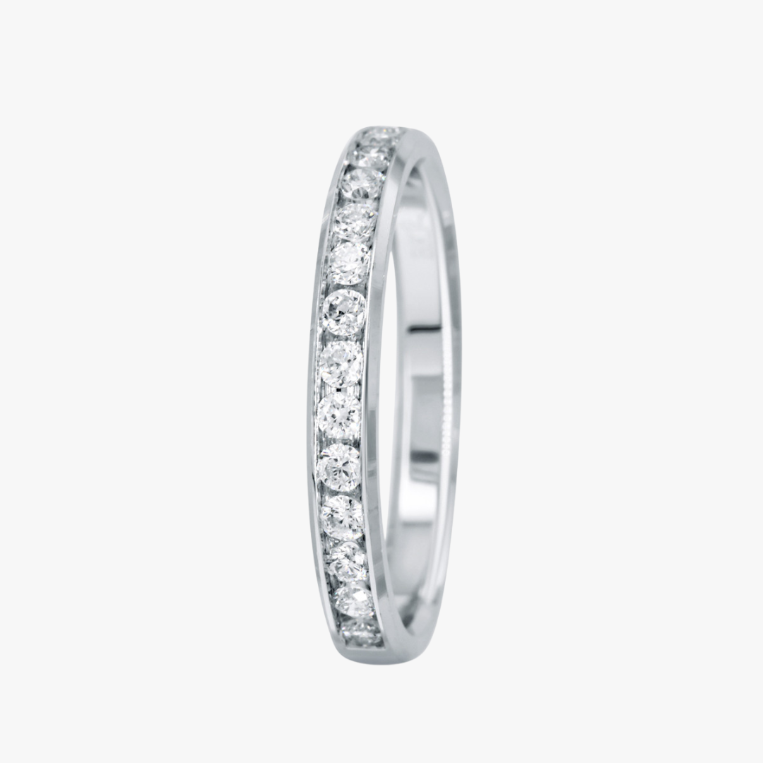 Ehering mit Diamanten in Weißgold