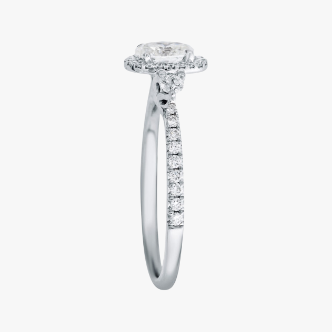 Verlobungsring mit Oval Diamant bei Barrys Juwelier