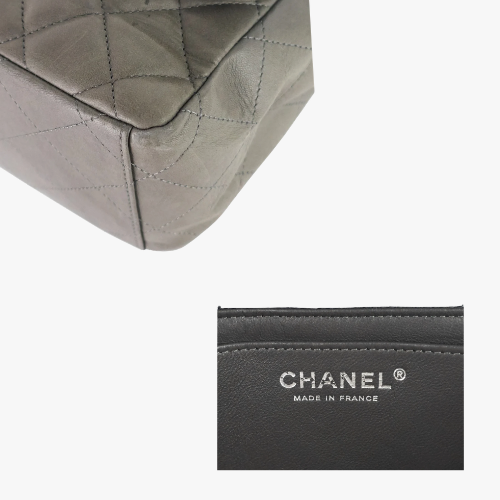 Chanel Maxi Flap Bag in Grau