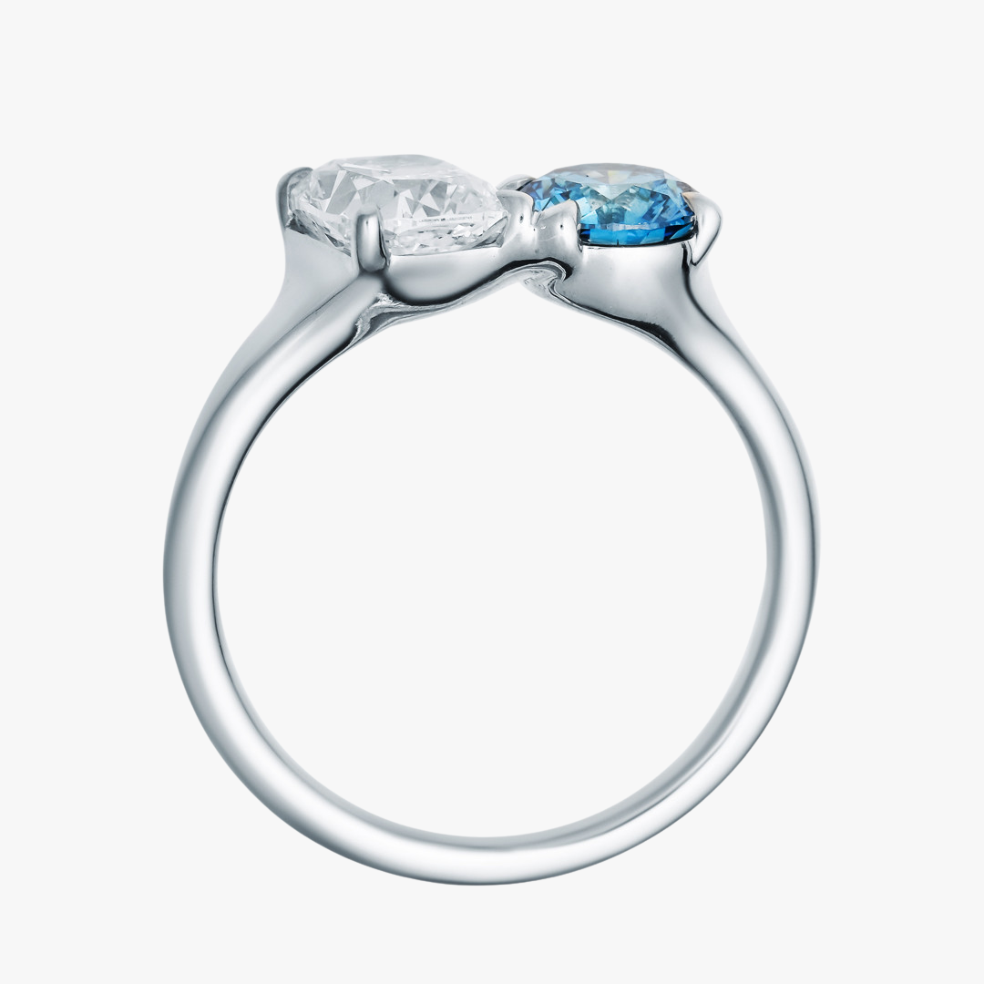 Verlobungsring Toi et Moi mit blauem Diamant