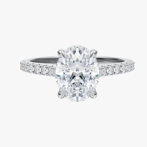 Klassischer Verlobungsring mit ovalen Diamanten